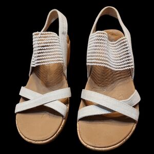 Skechers Luxe Foam Wedge 2.5" heel Size 7
